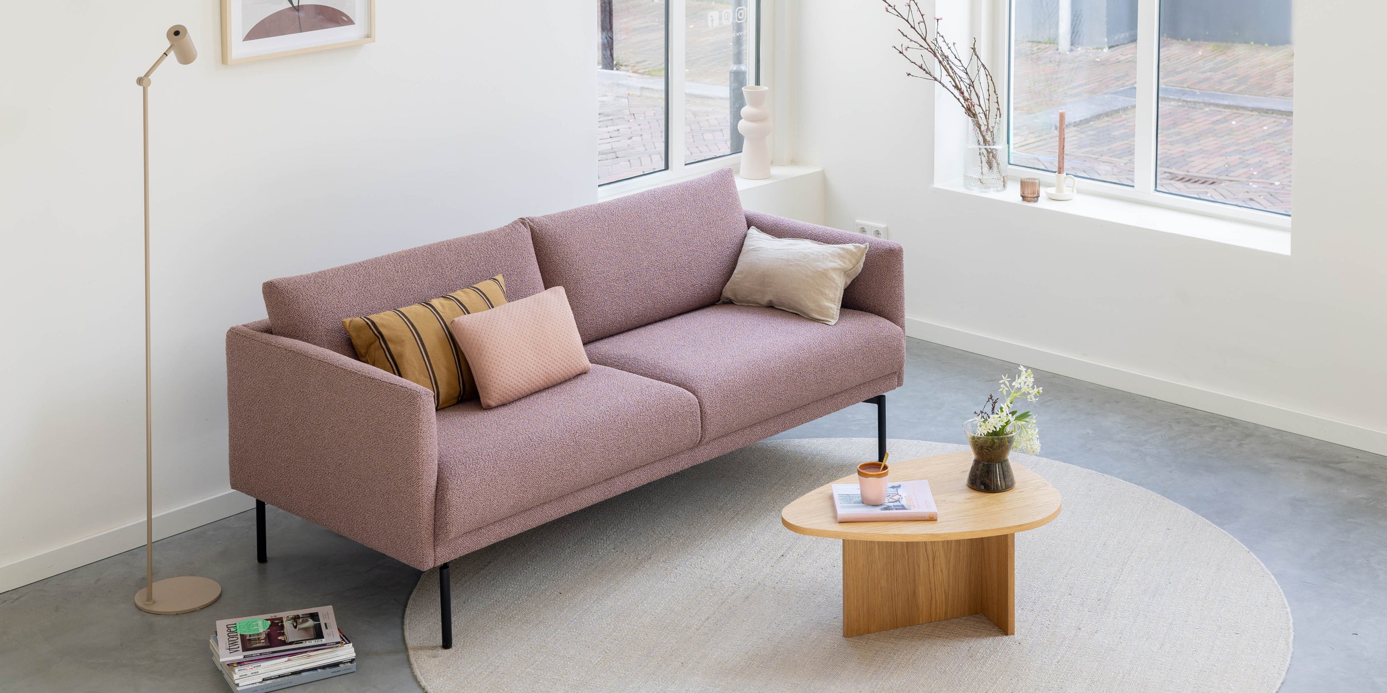 By SIDDE - voorjaarshuis - lente - rechte bank Kiva By SIDDE - voorjaarshuis - lente - rechte bank Kiva